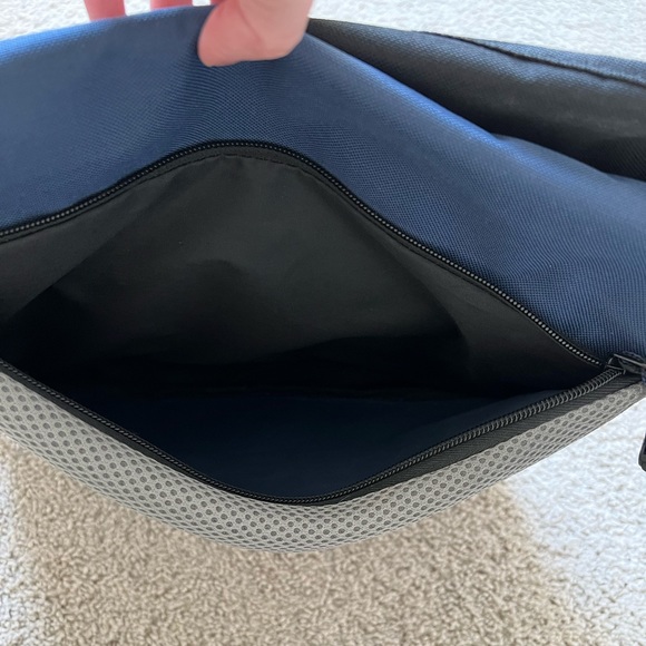 Laptop Messenger Bag - Picture 4 of 7